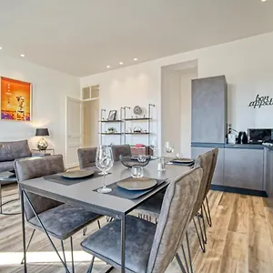 Superbe 3 Pièces Refait à Neuf Classé 4 étoiles Avec Ascenseur Et Balcon à Pied De La Et Du Palais Des Festivals , Cannes France